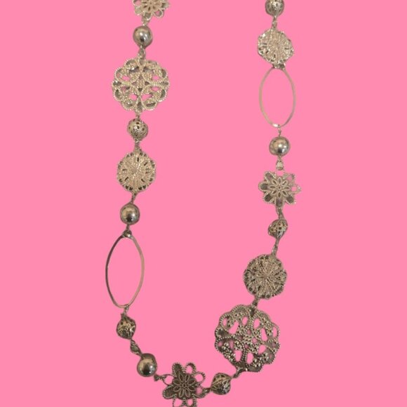 Lacey lightweight Silver plated Necklace - Picture 2 of 4